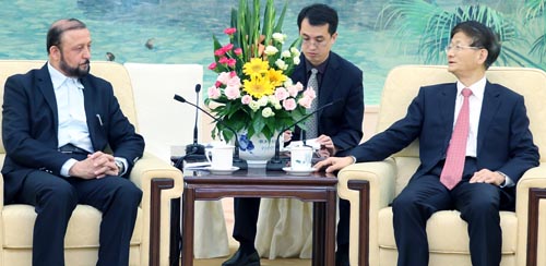Máximo funcionario de seguridad de China se reúne con delegación de Afganistán
