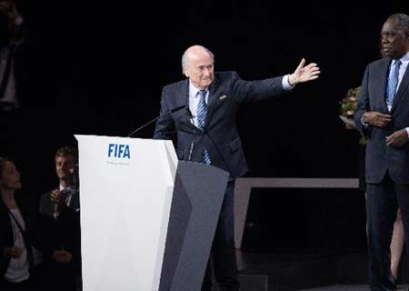 Blatter: Crisis de FIFA se deriva de otorgamiento de copas mundiales a Rusia y Qatar