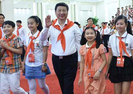 Presidente chino pide a niños integridad y patriotismo