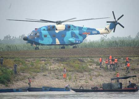 China despliega buzos y helicópteros para búsqueda tras naufragio de crucero