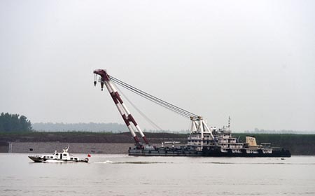 Sube a 75 cifra de fallecidos en naufragio en río Yangtse