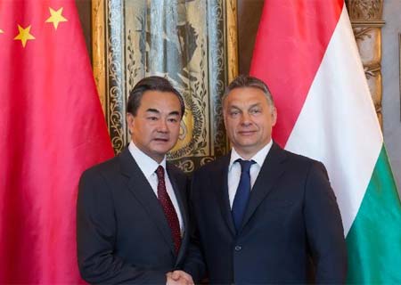 Primer ministro de Hungría y Canciller de China dialogan sobre cooperación bilateral en Budapest