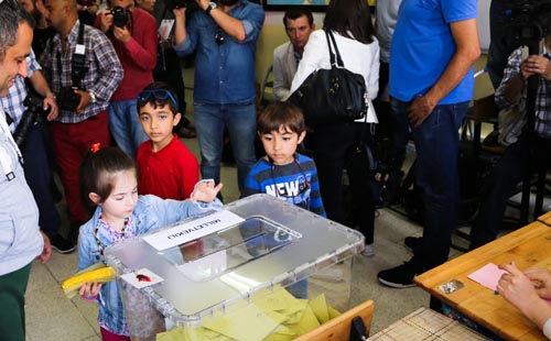 Comienzan elecciones parlamentarias en Turquía