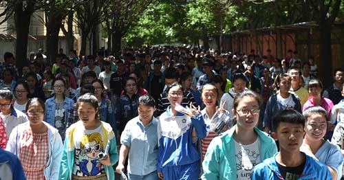 9,42 millones de estudiantes participan en examen de acceso a universidad en China