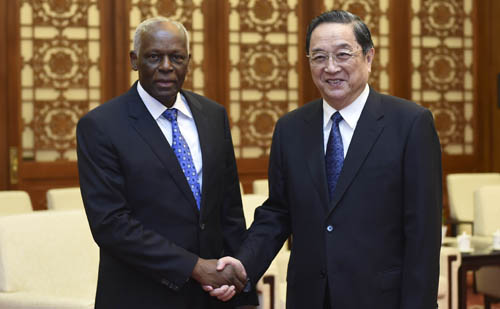 Máximo asesor político de China se reúne con presidente de Angola