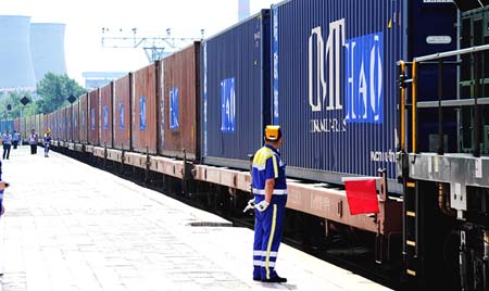 Lanzan nuevo servicio de tren de carga entre China y Europa