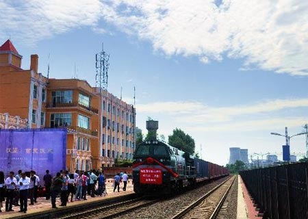 Se inaugura nuevo servicio de tren de carga entre China y Europa