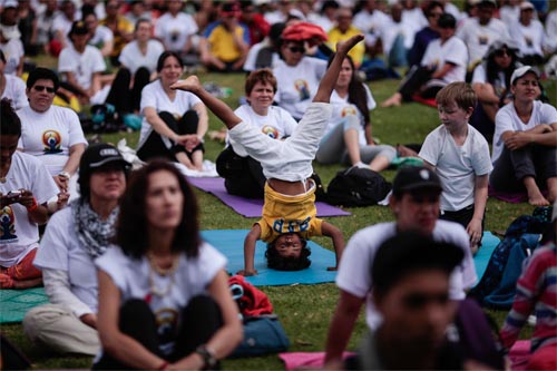 Colombia celebra el Día Internacional del Yoga en Bogotá