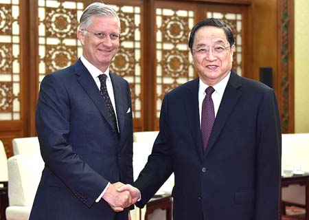 Máximo asesor político de China se reúne con rey de Bélgica
