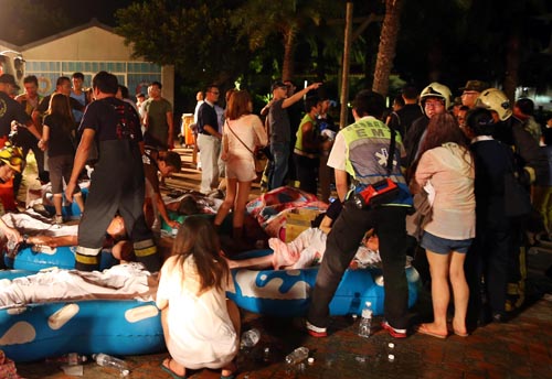 Sube a 516 cifra de heridos en incendio en parque acuático en Taiwan