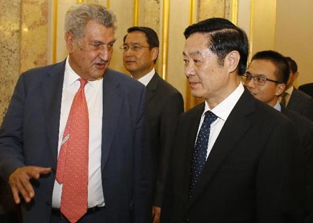 Importante funcionario chino se reúne con presidente del Congreso de Diputados de España
