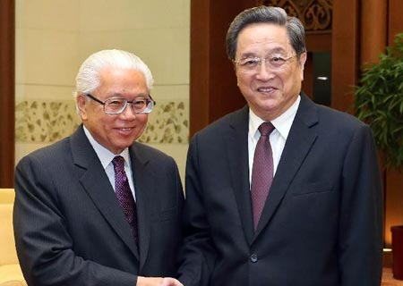 Máximo asesor político de China se reúne con presidente singapurense