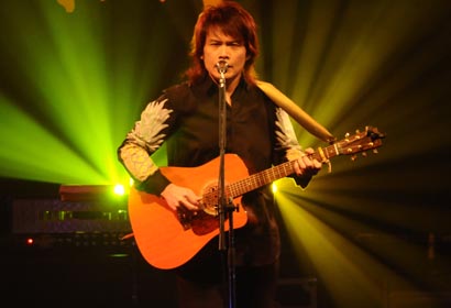 Cantante Wu Bai ofrece concierto en Taipei