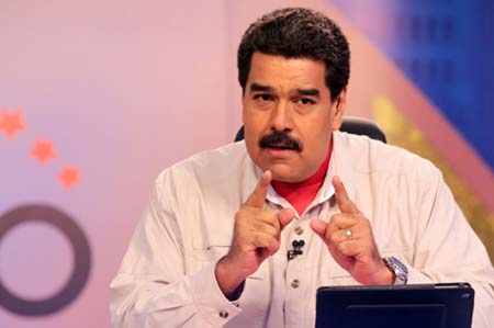 Presidente de Venezuela urge a liberar al país del secuestro económico