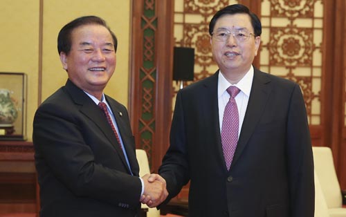 Máximo legislador chino se reúne con vicepresidente de asamblea nacional surcoreana