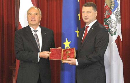 Presta juramento nuevo presidente de Letonia