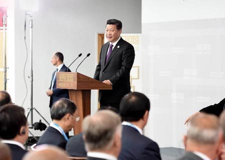 Xi Jinping insta a comunidad empresarial a contribuir a desarrollo económico de BRICS