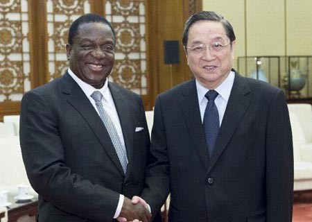 Máximo asesor político de China se reúne con vicepresidente de Zimbabwe