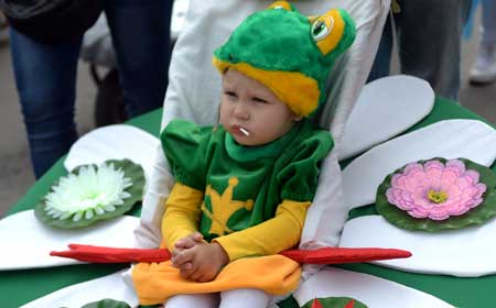 Desfile de cochecitos para bebés en Moscú