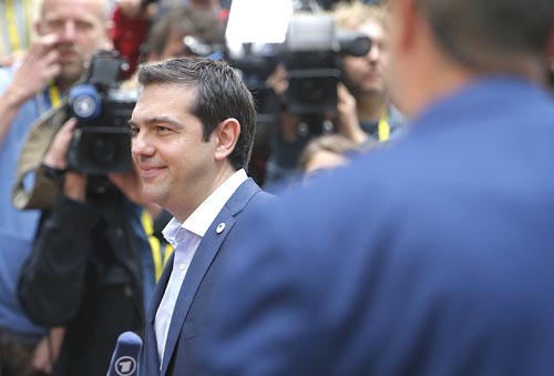 La salida de Grecia del euro es cosa del pasado, afirma Tsipras