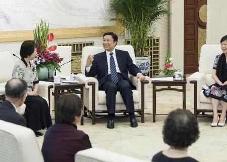 Vicepresidente chino se reúne con huérfanos japoneses criados por chinos