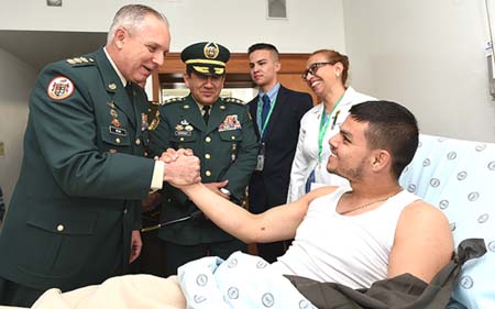 Subteniente colombiano liberado por las FARC es recluido en hospital