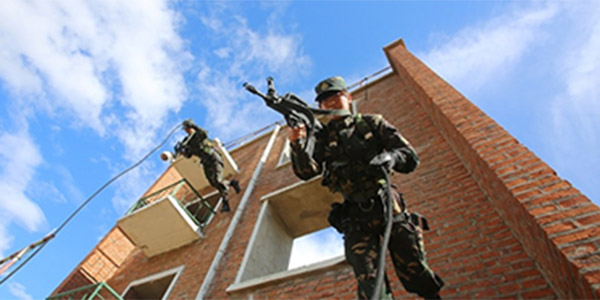 Entrenamiento de soldadas chinas de fuerzas especiales