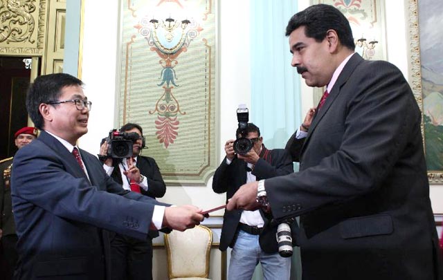 Embajador de China en Venezuela entrega cartas credenciales al presidente Maduro
