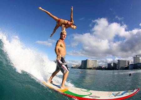 Gimnasia sobre tablas de surfear: Tandem surfing