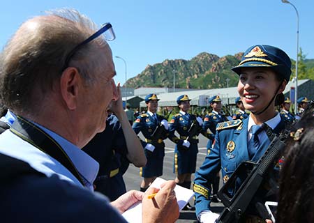 Villa de Desfile Militar de Beijing abre sus puertas a medios extranjeros de comunicación