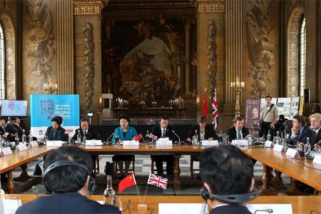 China y Reino Unido prometen mejorar intercambios culturales y educativos
