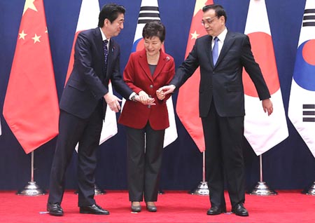 Visita de PM de China impulsa relaciones con R. de Corea y promueve distensión con Japón