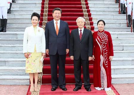 Xi y líderes vietnamitas acuerdan impulsar asociación de beneficio mutuo