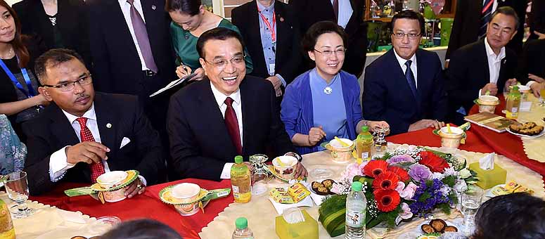 PM chino visita Malaca para transmitir mensaje de paz en medio de intromisión de EEUU