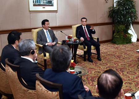 Premier chino pide a líderes empresariales malayos que ayuden a fortalecer lazos