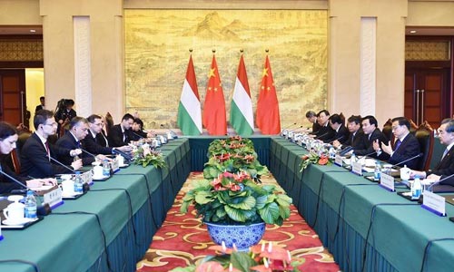 Premieres chino y húngaro se reúnen para tratar relaciones bilaterales