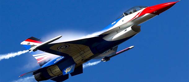 Avión de combate J-10 de China aparece en maniobra militar China-Tailandia