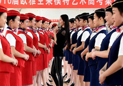 Curso de modelo y sobrecargo para graduadas en China