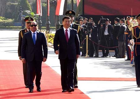 ENFOQUE: Xi Jinping concluye visita a Egipto en medio de elogios a política china 
sobre Medio Oriente