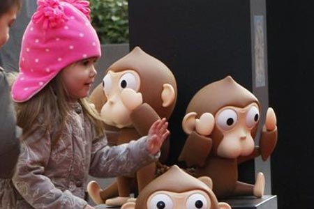 Exposición de escultura de monos en Canadá
