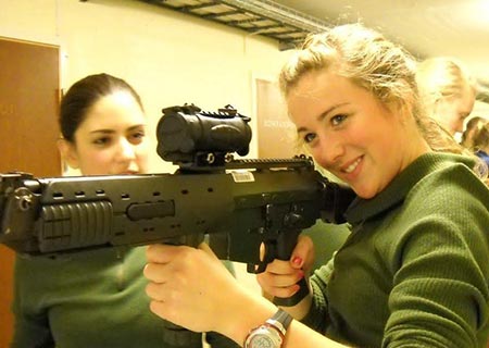 Mujeres soldados bellas de Suecia y Finlandia