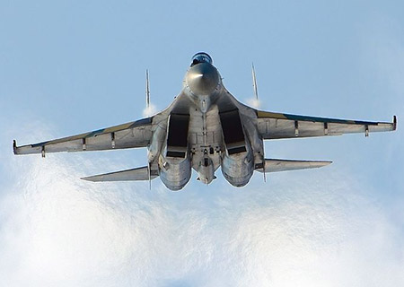 Revelan fotos de avión de combate Su-35