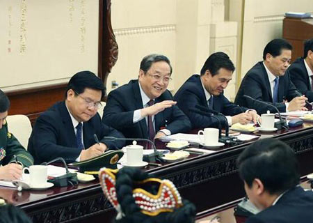 Líderes chinos subrayan unidad étnica y alivio de pobreza