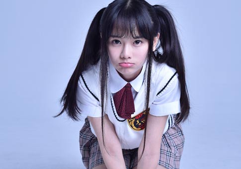 Fotos de actriz Nansheng en uniforme escolar