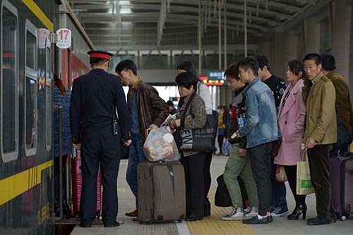 Desplazamientos en tren subirán durante vacaciones de Día de Limpieza de Tumbas