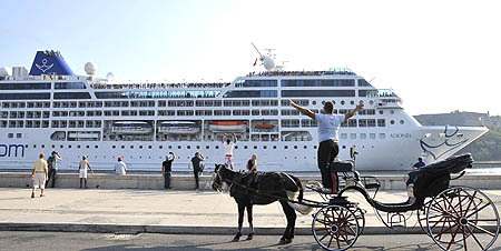 Crucero estadounidense Adonia llega a la Habana