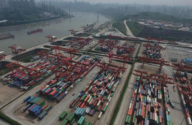 Suben exportaciones de China y caen importaciones en abril