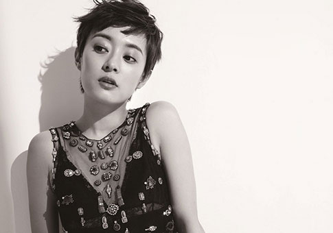 Actriz Sun Li posa para Harper's Bazaar