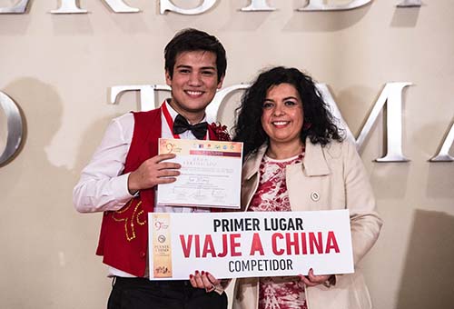 Eligen a dos jóvenes chilenos para concurso mundial de idioma chino en Beijing