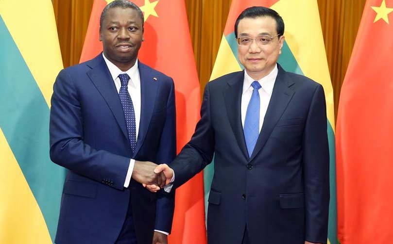 PM de China se reúne en Beijing con presidente de Togo
